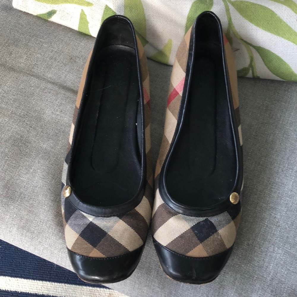 Authentic Berberry ballet flats